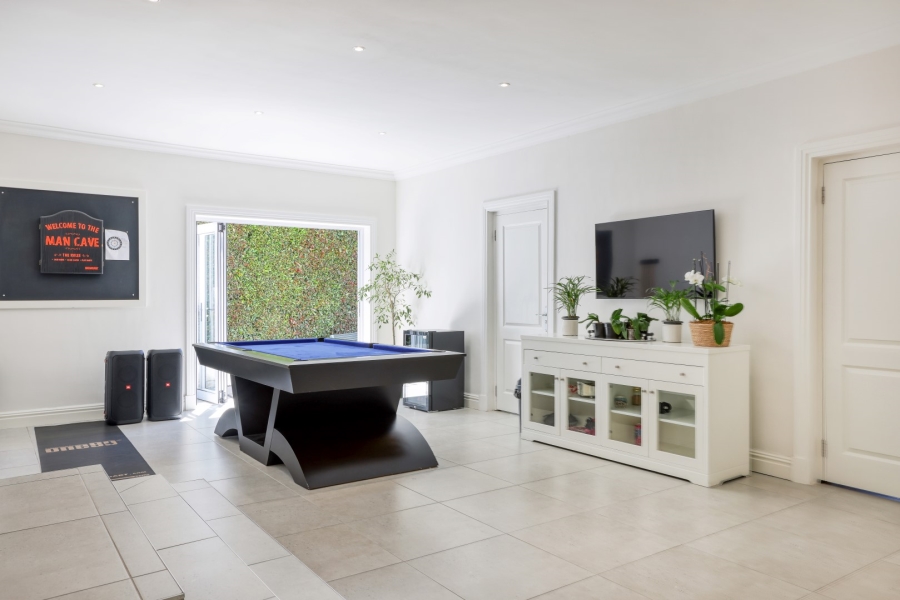 5 Bedroom Property for Sale in Constantia Western Cape